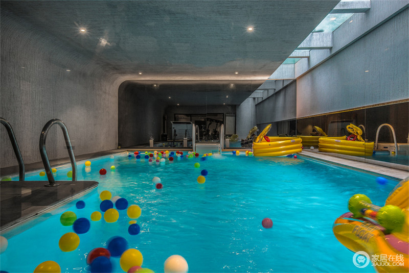 体,带着原始的结构状态,营造出天然质感。正对