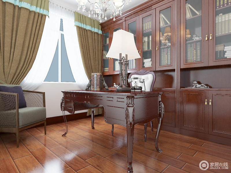 书房中深棕色家具庄重沉稳,让人回忆历史的沉