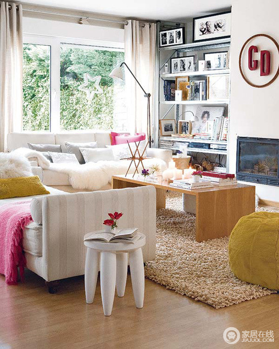 白色调搭配木质家具 温暖明亮的家居装饰