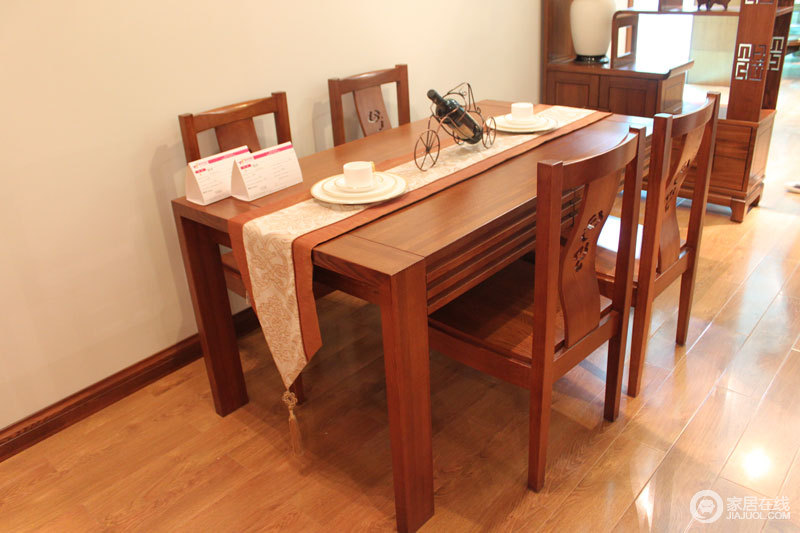 四款木质简约餐桌