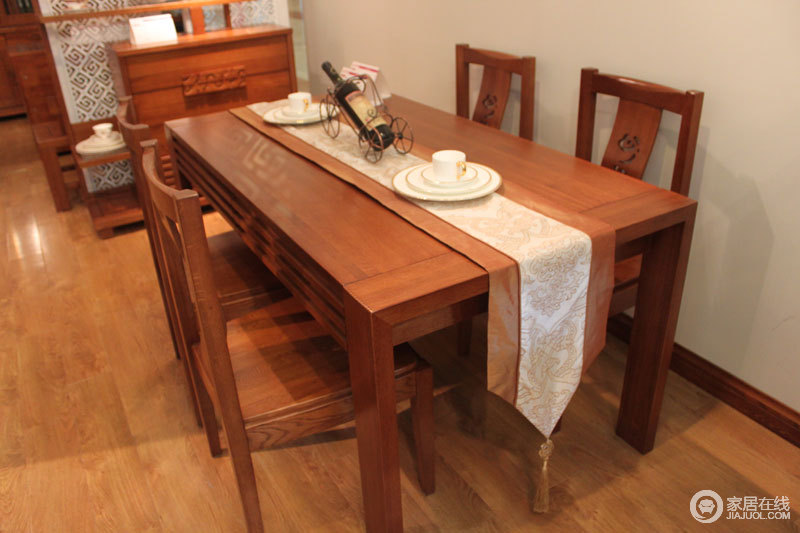 四款木质简约餐桌