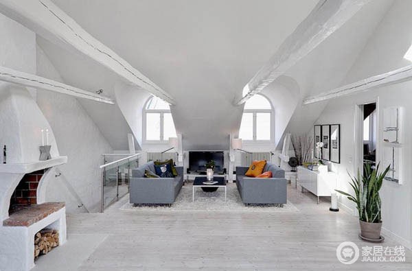 原木装饰阁楼公寓 简洁明快的白色空间