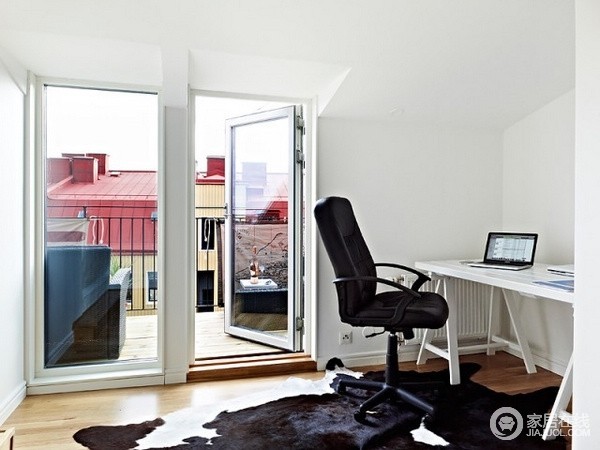 75平创意阁楼公寓 裸露横梁搭配质感地板