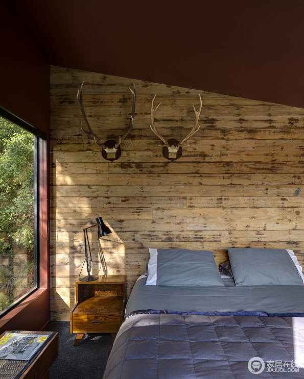 超自然的别墅设计 窗户与大量木板饰面
