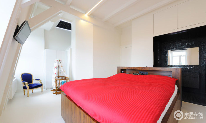 荷兰极简公寓设计 红黄蓝色彩对比强烈