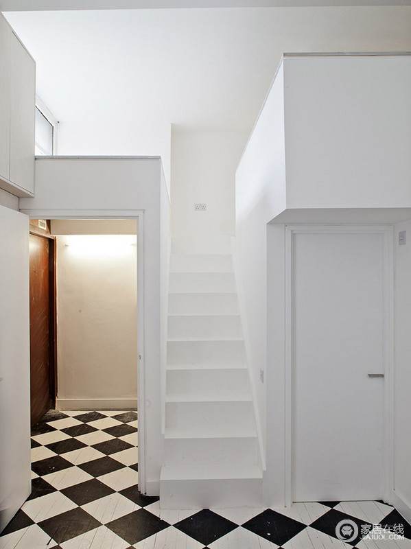 黑白地板的个性空间 新古典风格的公寓