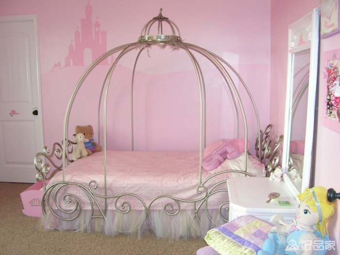 公主范儿卧室装扮给女儿一个意外惊喜
