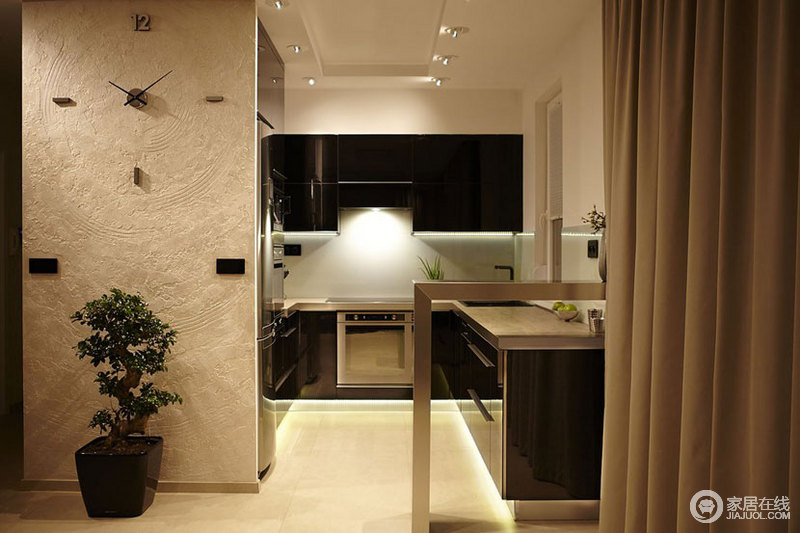70平米单身公寓 黑与白的优雅简约搭