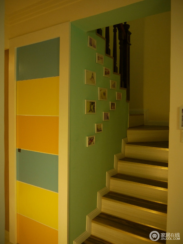现代风格彩色温馨小家 112平米复式房