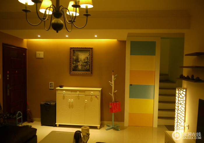 现代风格彩色温馨小家 112平米复式房