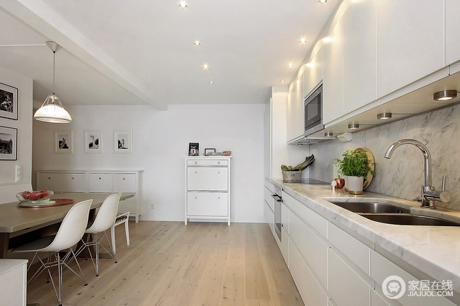 简洁白色loft住宅设计 时尚温馨的空间