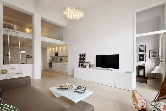 简洁白色loft住宅设计 时尚温馨的空间