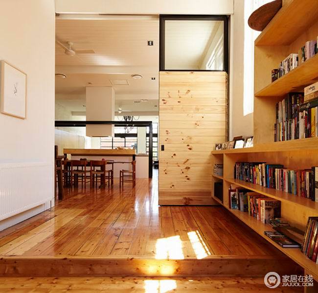 原木色演绎的自然简约 现代公寓设计