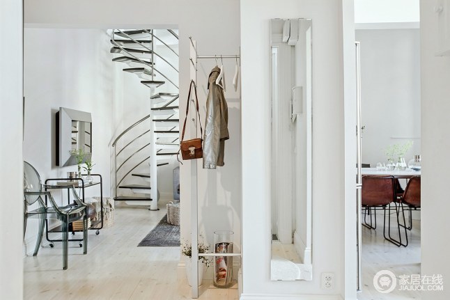 61平米时尚舒适公寓 螺旋楼梯尽显优雅