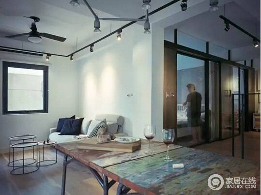 20平米轻工业风老公寓 时尚舒适空间