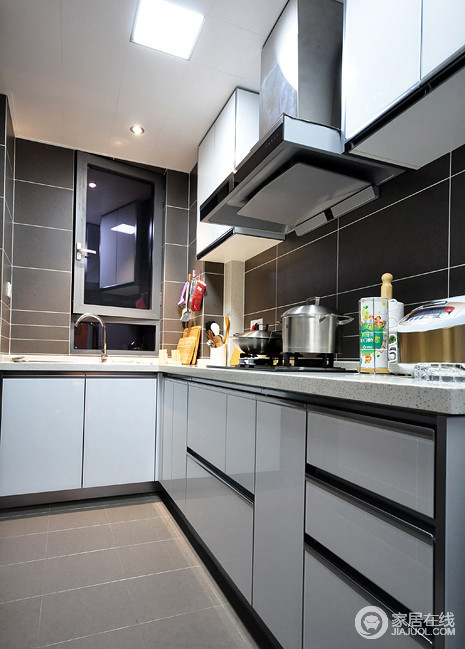 现代简约家居厨房设计装饰效果图片