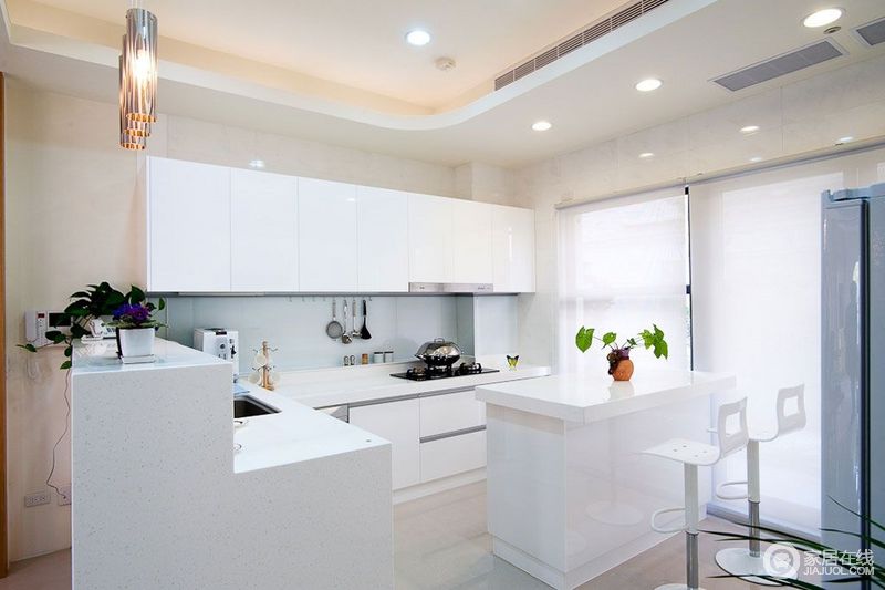2015现代风格厨房家居装修图片