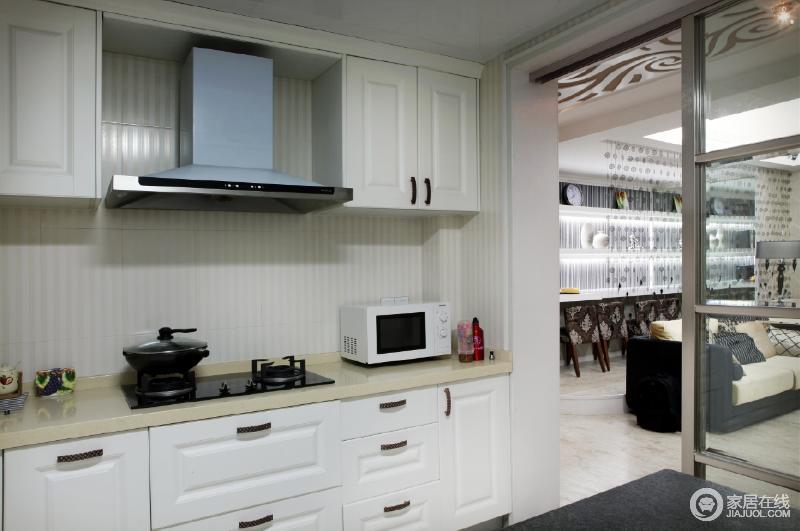 最新现代风格三居厨房设计效果图片