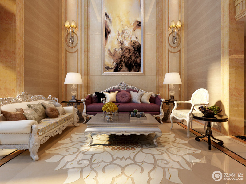 客厅利用对称式设计表达了双线设计的大气，花卉地毯与精致的欧式家具形成丰富的线条感，浓重的欧式艺术就在这个空间蔓延开来。