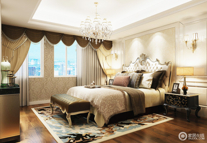 大地色的木地板和乳色系的墙面直接围出立体化的空间，温润厚实中传递出卧室的实用程度。