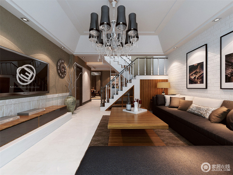 客厅以白色和棕色系为主，在营造成熟风格的基础上，用白色来突出整体空间的宽敞、疏朗。简洁的造型，相对纯色的质地，给与空间更多的释放和制造更多的轻松舒适感觉。