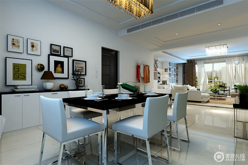 洁净明快的色调以及餐桌椅材质典雅的质感，让空间充满了现代感。不规则装饰画则为简约的空间增添了亮丽的风景。