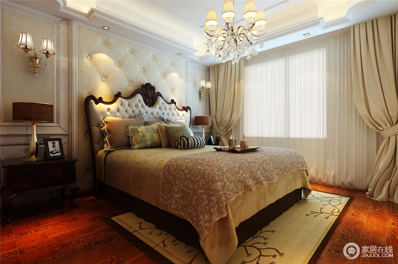 卧室的暖意除了木地板的润泽外，还有淡黄色的床品烘托起洋洋得意地美式痕迹。