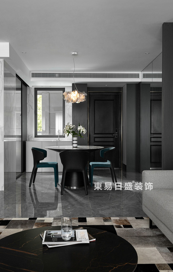 桂林江与城三居室135㎡现代风格：餐厅装修设计效果图