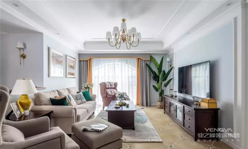  客厅以淡蓝色与白色为基调，视线所及明亮而温和，营造清新浪漫的舒适感受。