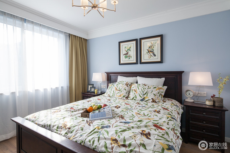 卧室作为主人的私密空间，主要以功能性和实用舒适为考虑的重点，多用温馨柔软的成套布艺来装点