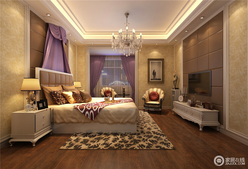 卧室流转着简约沉稳的都市摩登姿态，散逸着复古与沉静。高雅神秘的紫色点缀在床幔与窗帘上，在洋溢着巧克力香醇的空间里，展露出更为精致的格调。