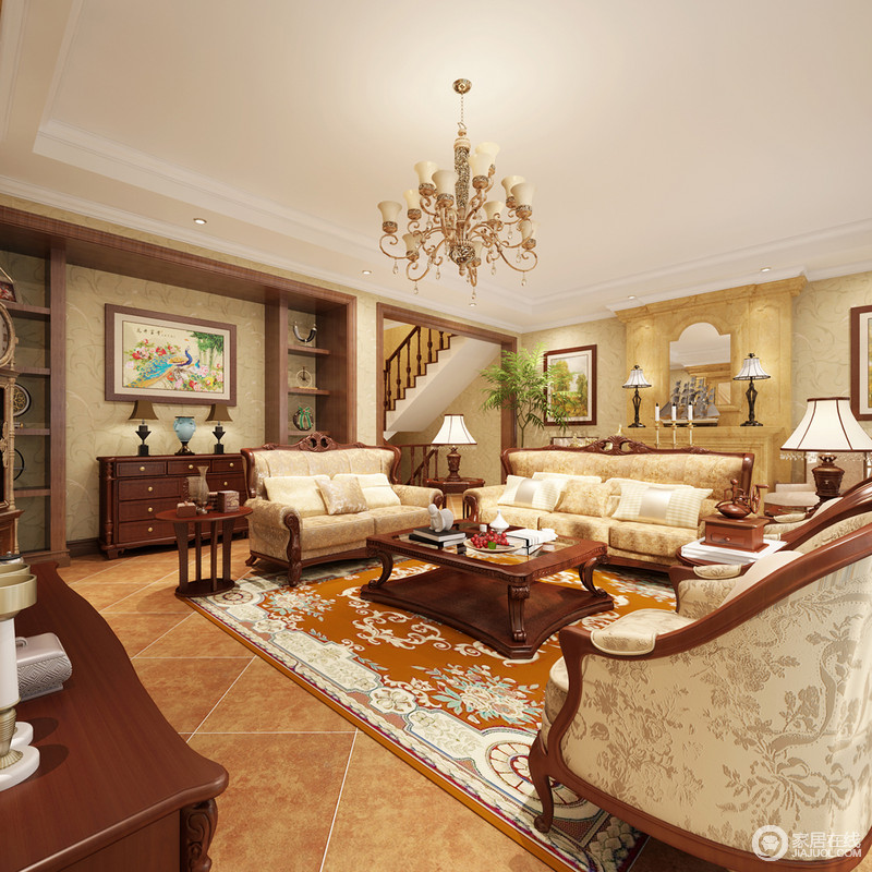 客厅结构恢弘，美式古典沙发和实木边几组合出大气，黄色刺绣地毯栩栩如生，芬芳四溢；石材壁炉的古典设计和美式岸几的古旧，在典藏级艺术品的点缀中，表现出华美、富丽，也混搭出多趣的设计和舒适的生活空间。