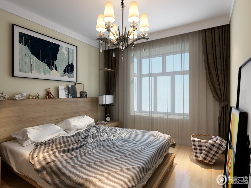 卧室是一个人一天中最让人舒适的空间，设计师用米色系搭配原木风，妥妥的营造出休闲自然空间；装饰画和条纹布艺的渲染，空间被诠释的舒和活泼。

