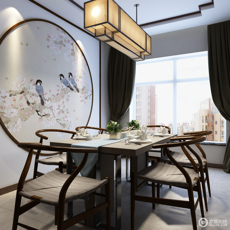墙上的鸟图如屏风般禅意十足，中式餐桌餐椅在长形吊灯的装饰下，是一副和谐相融的画感。