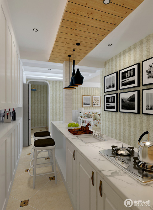 开放式的空间改变了闭塞的设计，让每个区域之间的互动性增加，也极大地便于生活；条纹壁纸浅绿色的色调与黑白摄影作品的黑白经典令厨房风格多变，雅致了不少。