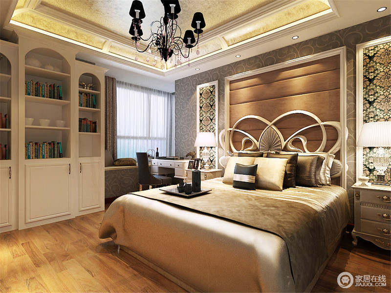 卧室里采用了多种旖旎的装饰元素，极具异域风情的攒框壁画、造型柔美的镂空花床头、缱绻印花壁纸，在质感银褐色家纺的柔软营造下，空间展现出绮丽风情。
