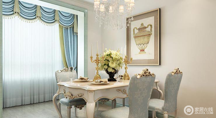 整体色调以极具现代感的白色为主，白色的灯具和涂刷白色的美涂士墙漆诉说着低调的奢华。看似单调的白色餐桌配以蓝色的餐桌椅，使整体的高贵感立现。