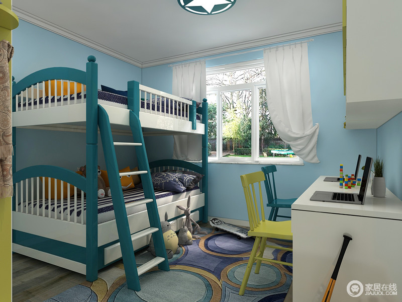 上下床同时满足两个孩子的睡眠需求，蓝色和白色的经典搭配让空间看上去清新感十足，木色的地板上铺上地毯，可以让孩子们在地毯上尽情的玩耍。