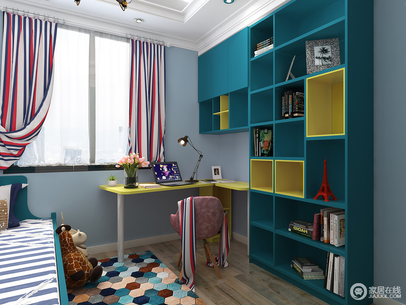 儿童房以浅蓝色漆为主，搭配海蓝色书柜，加重了空间的色彩张力，再加上配以黄色几何柜，更是多了跳跃感；原木地板看似古朴却因为软装的点缀，多了色彩缤纷。