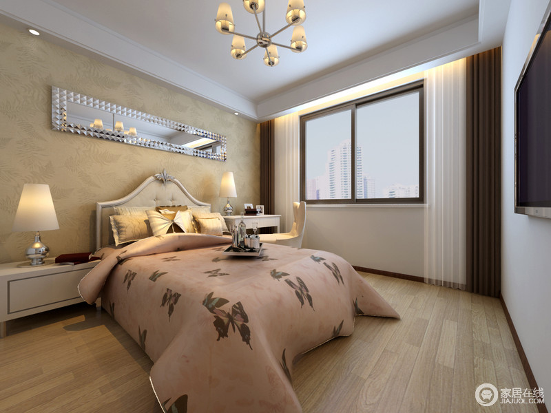卧室以舒适为主，设计师将田园的元素利用得恰当好处，淡黄色壁纸与木地板的自然气息令空间更显温暖；而淡粉色蝴蝶床品的俏皮与活力，呈现着些许甜美。