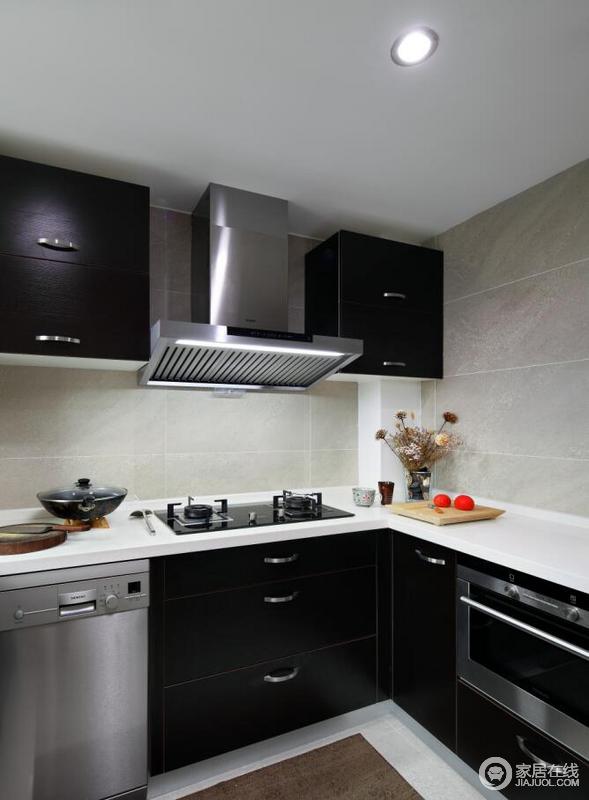 厨房的设计以减轻操作者房的设计应从减轻操作者劳动强度、方便使用来考虑。
