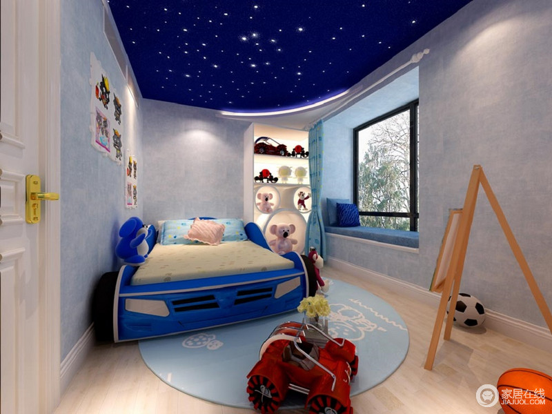 细节彰显用心，设计师投入更多的心思来营造儿童房的氛围，比如繁星点点的夜空天花顶、汽车造型的儿童床、米老鼠造型的收纳架，无一不展示天真烂漫和活泼有趣。