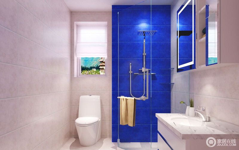卫生间在色彩上与整体风格相呼应，柔和的灯光为空间带来温暖的舒适感。镜前灯把卫浴间照得透亮，在女主人化妆时也起到了很好的补光作用。浴室柜的运用增加卫浴间的实用度与整洁度。