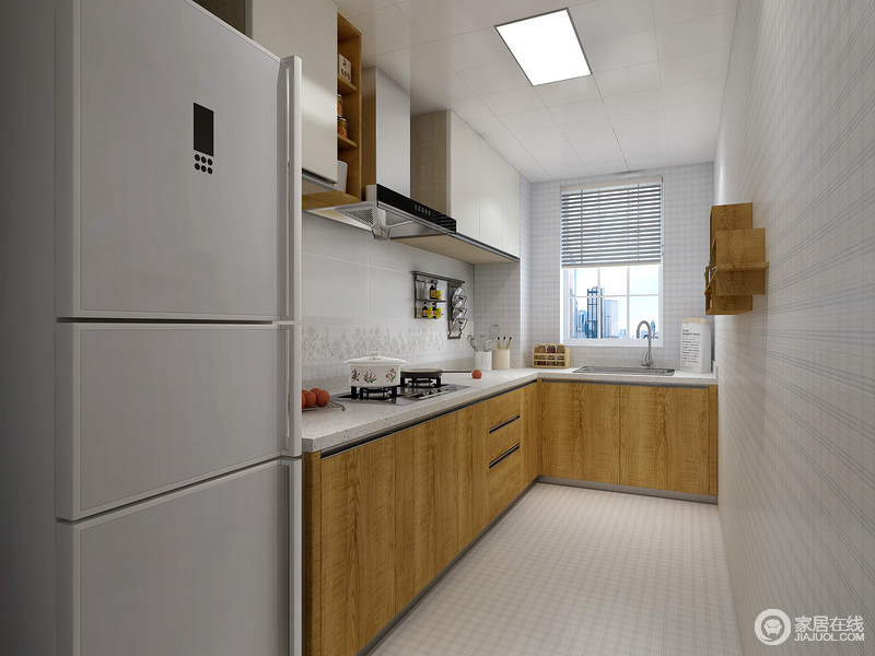 厨房L型的设计，简单将烹饪区和洗菜区区分开来，解决了空间拥挤的问题；白色格纹砖石与浅色砖石铺贴在空间，搭配原木橱柜，简洁而温实。