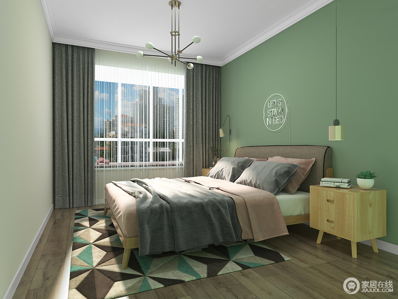 羽衣甘蓝绿的背景色，搭配高级灰和粉色，让卧室拥有更为淡雅的安逸之感。