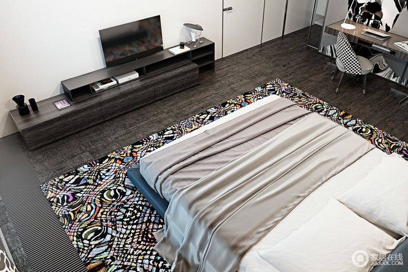 每一个角落都有新的纹理。栅线的窗口，灰色的地毯覆盖在地板上，灿烂的彩虹地毯中心的房间，和光滑的床单平静的眼睛在睡觉。