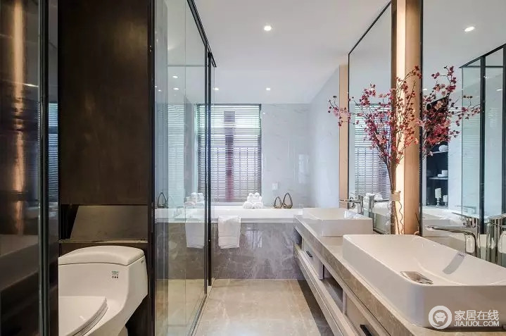 卫生间以干湿分离的设计来解决空间的实用性问题，同时也做了结构上的优化；利用灰白石材打造得浴缸，与盥洗区构成现代利落，干净舒适之余，更为都市化。