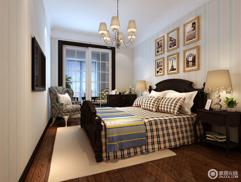 清浅的条纹壁纸利用跳色来表达对清新范儿的偏爱，黄与蓝相间的方格子床品与花型单人椅放大了视觉焦点，让卧室更显美式风。