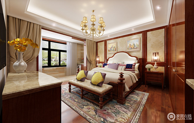 起居室中鲜艳地多彩地毯改变了褐木的单调，重新将时髦与欧式元素结合起来，布艺点缀其间，让家的氛围更鲜明，着实让人感觉暖心。