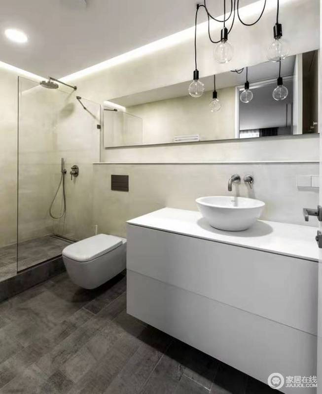 卫生间白色为主，玻璃淋浴房构成干湿分区，极大地方便了用户，打理也更省事儿；白色盥洗柜与镜子的干净、通透，简约之中透着实用。